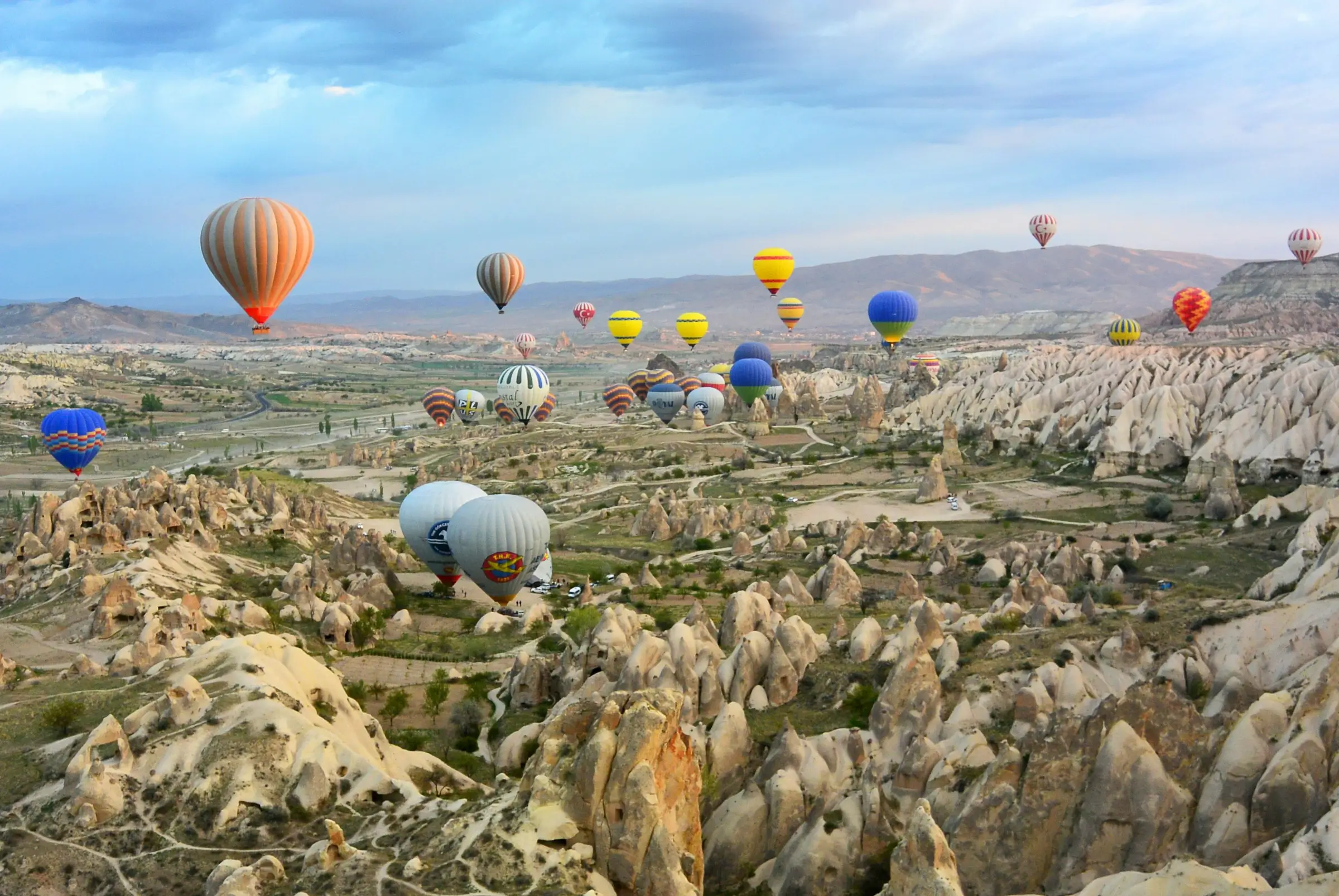 Hot Air Balloon in Cappadocia Turkey -Turkey Tour Package by Travel On Call - Image by Mar Cerdeira on Unsplash